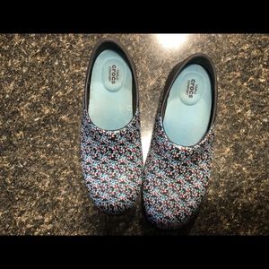 Crocs clogs in Excellent Used Condition